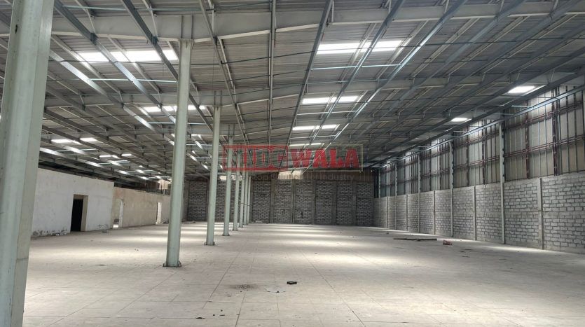 spacious and well-maintained industrial shed available for lease in Juinagar, Navi Mumbai's TTC Industrial Area. The shed features ample workspace, ample power supply, and convenient access to transportation.