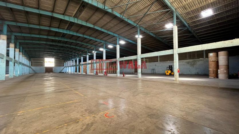 spacious and well-maintained industrial shed available for lease in Khopoli Khalapur, Navi Mumbai's TTC Industrial Area. The shed features ample workspace, ample power supply, and convenient access to transportation.