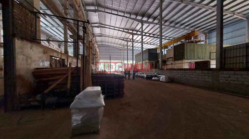 spacious and well-maintained industrial shed available for lease in Navi Mumbai's TTC Industrial Area. The shed features ample workspace, ample power supply, and convenient access to transportation.