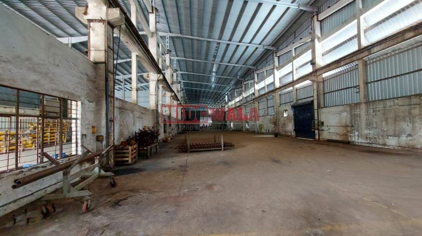 spacious and well-maintained industrial shed available for lease in Navi Mumbai's TTC Industrial Area. The shed features ample workspace, ample power supply, and convenient access to transportation.