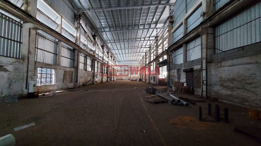 spacious and well-maintained industrial shed available for lease in Navi Mumbai's TTC Industrial Area. The shed features ample workspace, ample power supply, and convenient access to transportation.