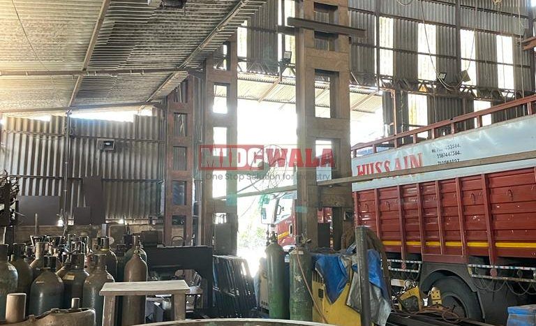 spacious and well-maintained industrial shed available for lease in Rabale, Navi Mumbai's TTC Industrial Area. The shed features ample workspace, ample power supply, and convenient access to transportation.