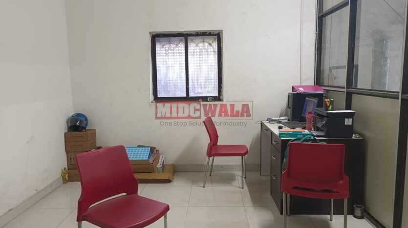 spacious and well-maintained Engineering shed available for lease in Rabale, Navi Mumbai's TTC Industrial Area. The shed features ample workspace, ample power supply, and convenient access to transportation.