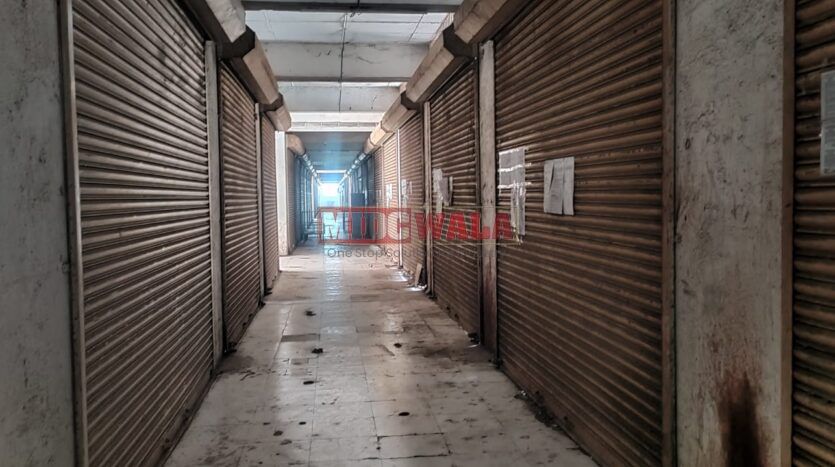 Large, modern warehouse in TTC Industrial Area, Taloja, Navi Mumbai. Suitable for storage and distribution.