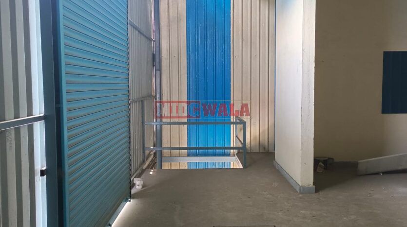 Spacious industrial warehouse available for lease in Rabale, Navi Mumbai, offering ample space for production, storage, and distribution. (MIDCWALA )