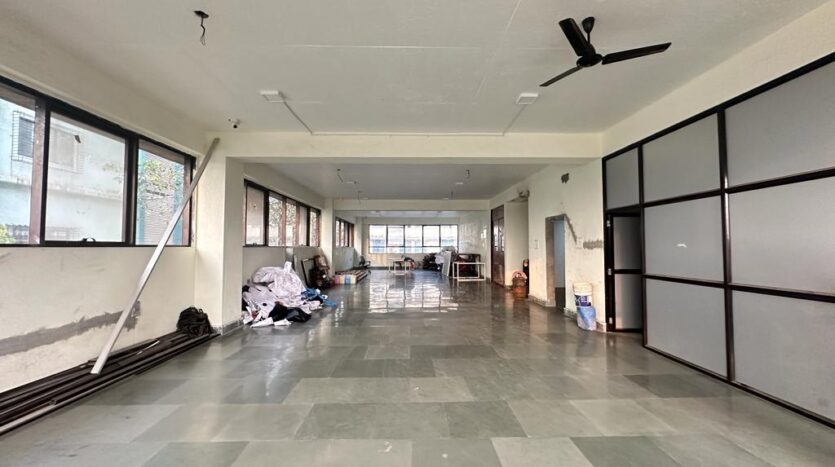 Spacious industrial warehouse available for lease in Juinagar, Navi Mumbai, offering ample space for production, storage, and distribution. (MIDCWALA )