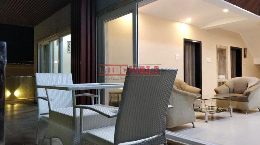 Grand 6 BHK bungalow for sale in the scenic hills of Mahabaleshwar, Pachgani.