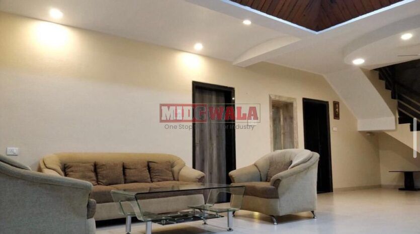 Grand 6 BHK bungalow for sale in the scenic hills of Mahabaleshwar, Pachgani.