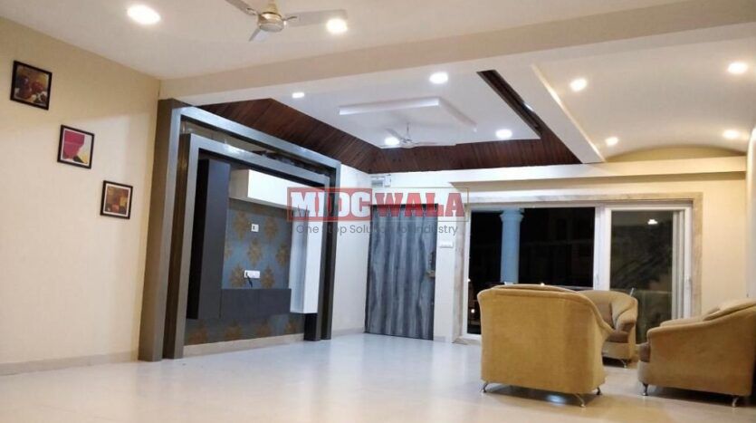 Grand 6 BHK bungalow for sale in the scenic hills of Mahabaleshwar, Pachgani.