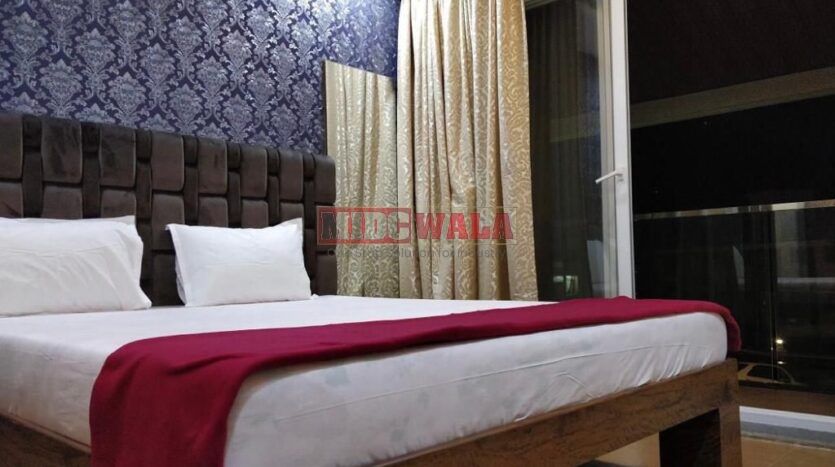 Grand 6 BHK bungalow for sale in the scenic hills of Mahabaleshwar, Pachgani.