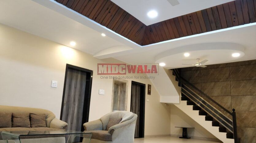 Grand 6 BHK bungalow for sale in the scenic hills of Mahabaleshwar, Pachgani.