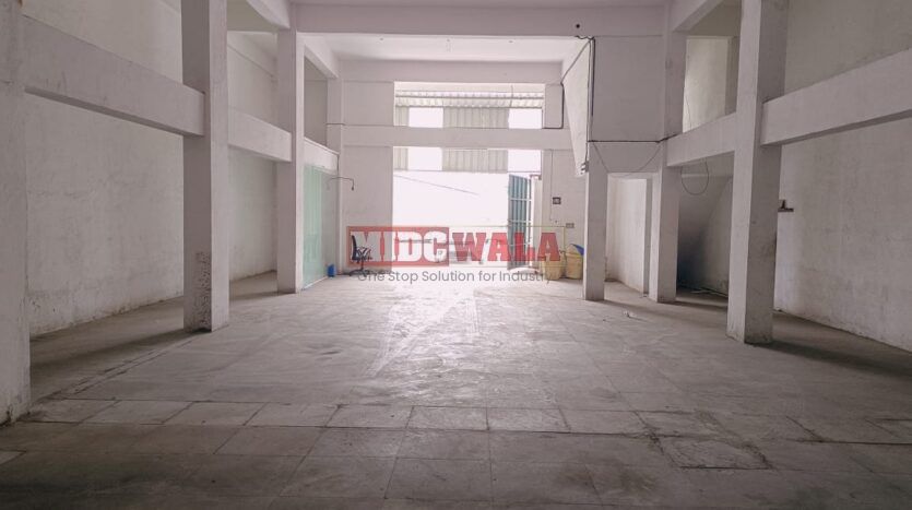 Warehouse for lease in Rabale, Navi Mumbai with loading docks.