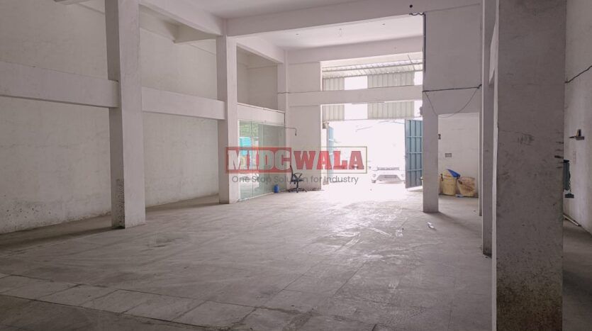 Warehouse for lease in Rabale, Navi Mumbai with loading docks.