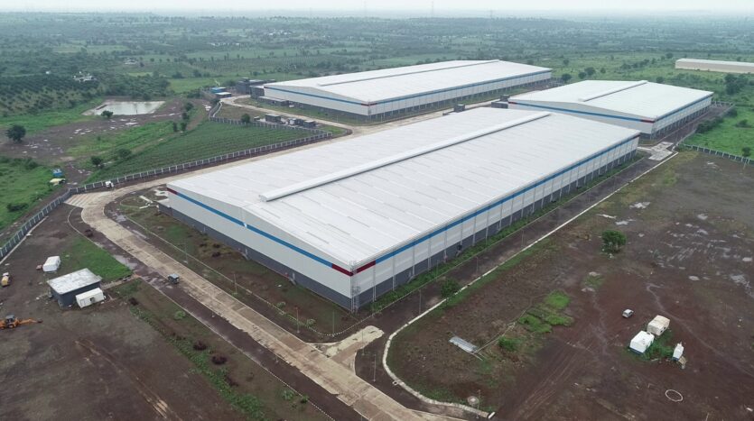 Large industrial warehouse facility for rent